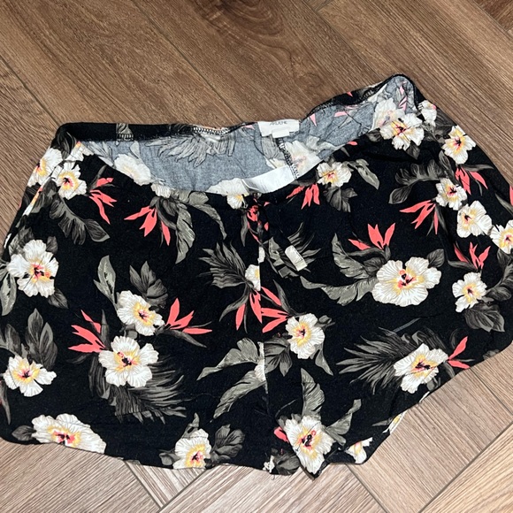 Short Lot - Picture 3 of 11